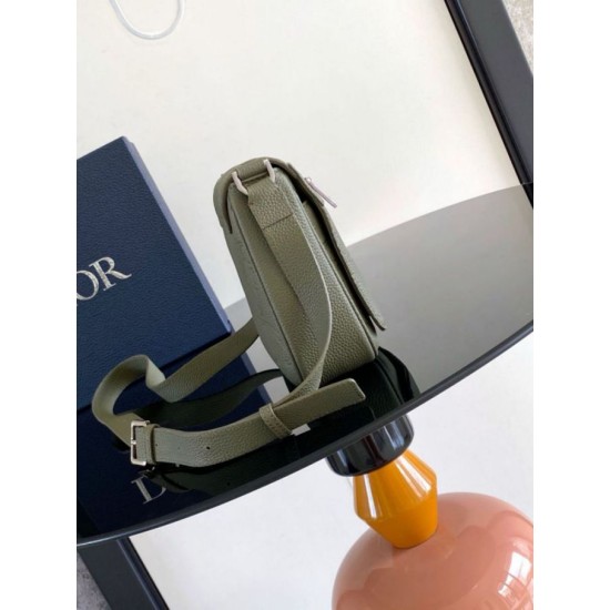 Replica Dior Men's Messenger Bag with Flap in Khaki Gravity Leather Replica Dior Men's Messenger Bag with Flap in Khaki Gravity Leather