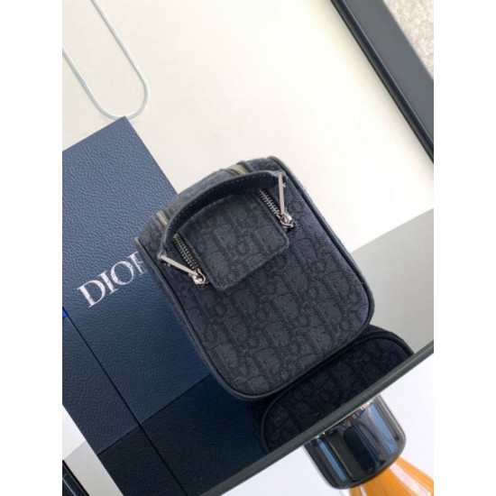 Replica Dior Toiletry Bag in Dior Black Oblique Jacquard