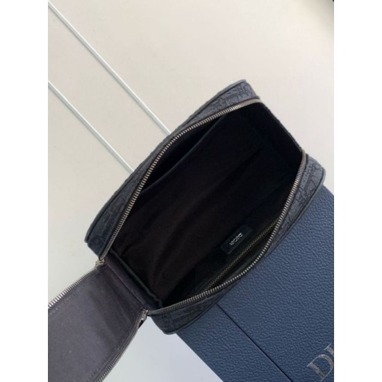 Replica Dior Toiletry Bag in Dior Black Oblique Jacquard