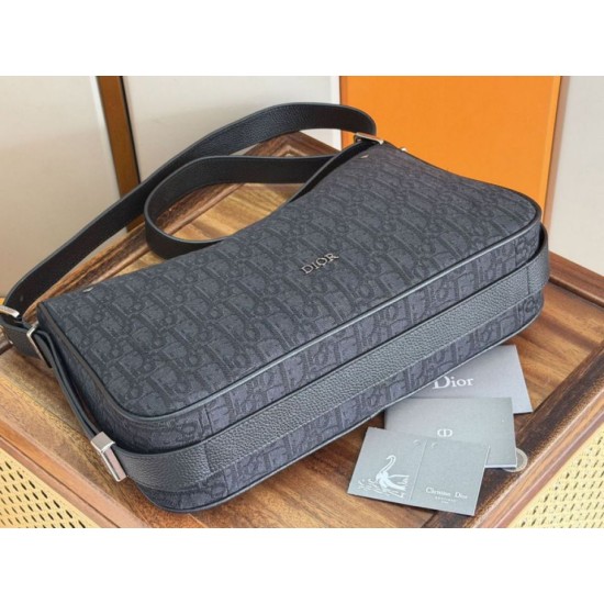 Special Grade Replica Men's Dior Medium Slider Zipped Hobo Bag in Black Dior Oblique Jacquard Clone Sale