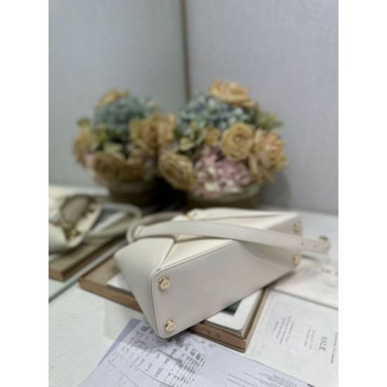 Best Replica Dior CD 26SS Bow-Adorned Tote Bag White Fake At Cheap Price Special Grade Replica Dior CD 26SS Bow-Adorned Tote Bag White Clone Sale