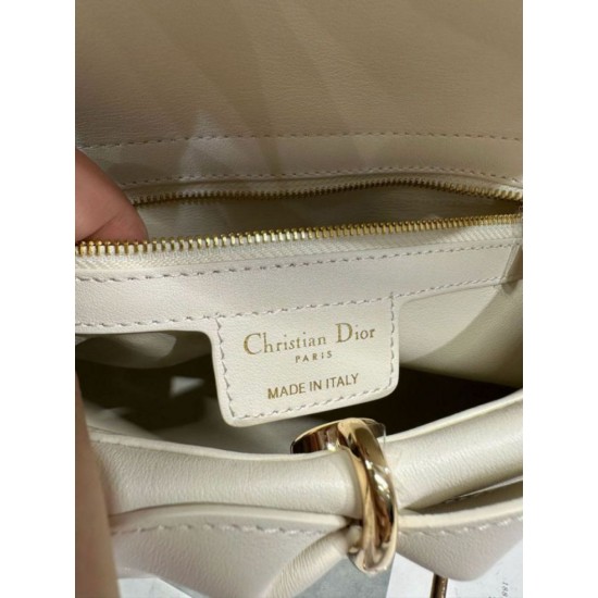 Best Replica Dior CD 26SS Bow-Adorned Tote Bag White Fake At Cheap Price Special Grade Replica Dior CD 26SS Bow-Adorned Tote Bag White Clone Sale
