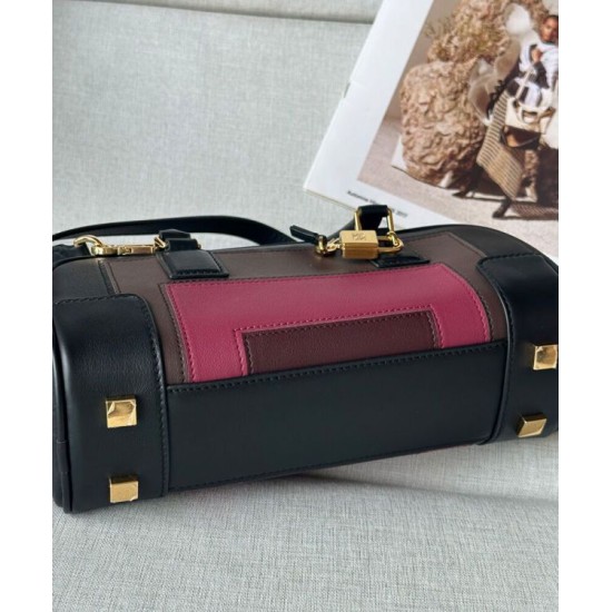 Special Grade Replica Loewe Amazona 23 Shoulder Bag with Padlock Detail in Black Clone Sale