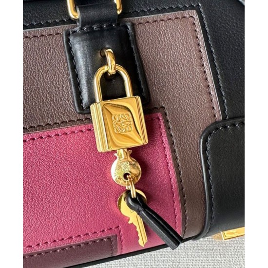 Special Grade Replica Loewe Amazona 23 Shoulder Bag with Padlock Detail in Black Clone Sale
