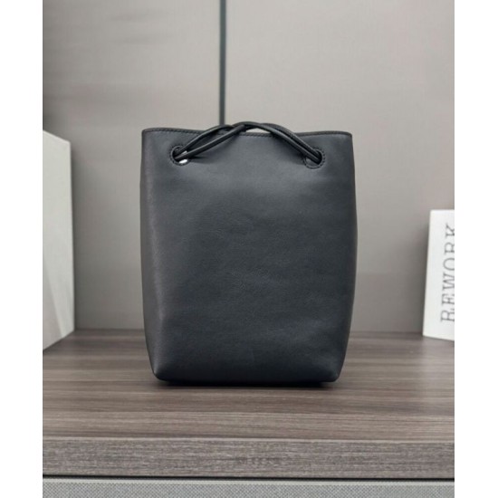Special Grade Replica Loewe Pebble Pouch Bags Black Clone Sale