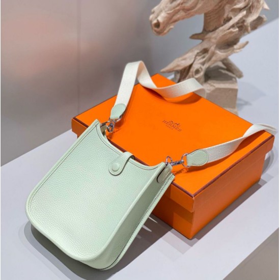Special Grade Replica Hermes Evelyne III TPM Green Clemence Bag Clone Sale