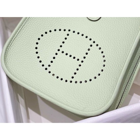 Special Grade Replica Hermes Evelyne III TPM Green Clemence Bag Clone Sale