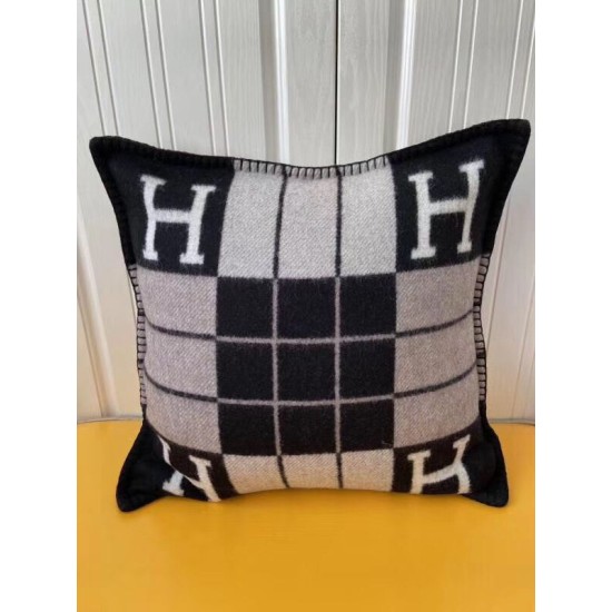 Special Grade Replica Hermes Avalon III Small Pillow in Black Clone Sale