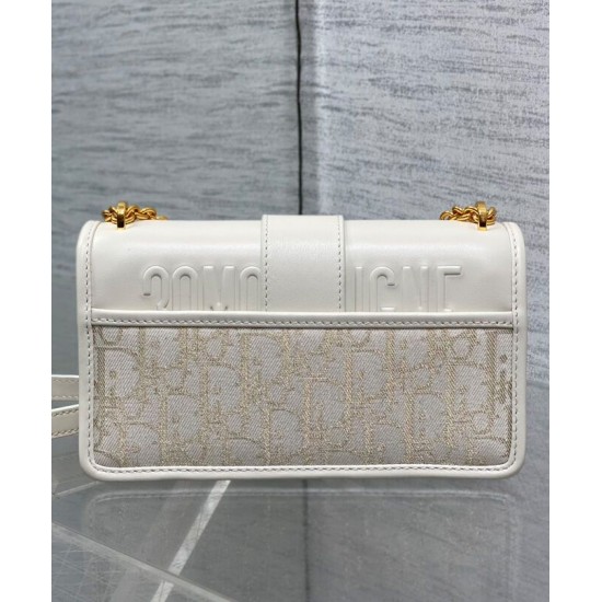 Replica Dior 30 Montaigne East-West Bag Dior Oblique denim With Chain Cream
