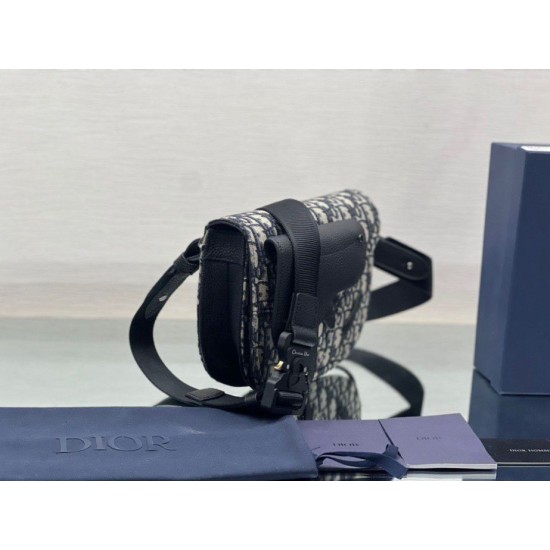 Replica Christian Dior Saddle Men Pouch Dior Oblique Jacquard Beige /Black Replica Christian Dior Saddle Men Pouch Dior Oblique Jacquard Beige /Black