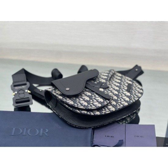 Replica Christian Dior Saddle Men Pouch Dior Oblique Jacquard Beige /Black Replica Christian Dior Saddle Men Pouch Dior Oblique Jacquard Beige /Black