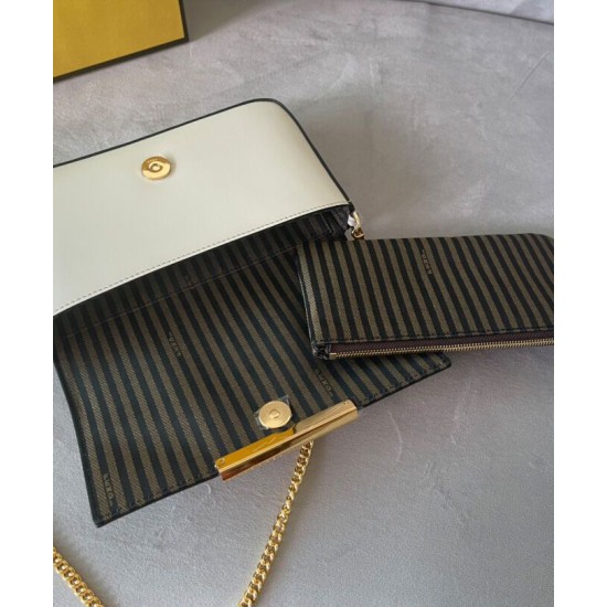 Replica Wallet On Chain With Pouches Cream