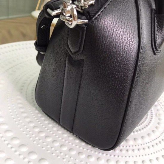 Replica Givenchy Antigona Mini Bag Black