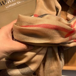Replica Burberry Aquatic Cashmere Small Check Shawl 75 x 220 Brown Fake Burberry Aquatic Cashmere Small Check Shawl 75 x 220 Brown Replica